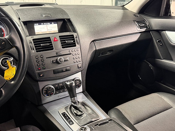 Mercedes-Benz C220 16 of 25