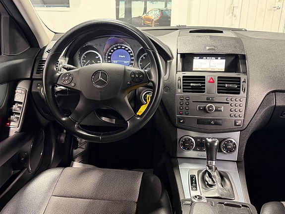Mercedes-Benz C220 12 of 25