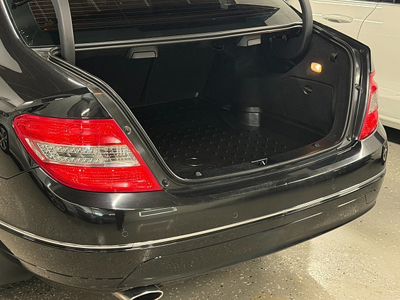 Mercedes-Benz C220 25 of 25