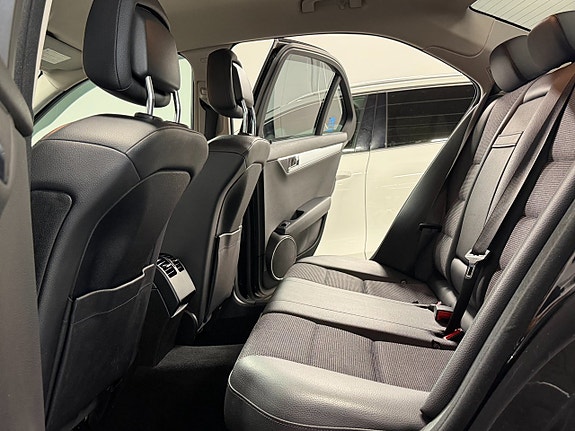 Mercedes-Benz C220 23 of 25