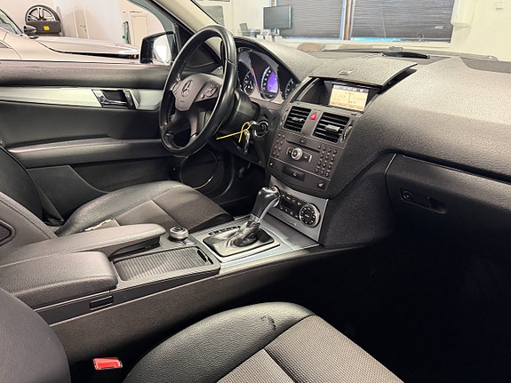 Mercedes-Benz C220 21 of 25