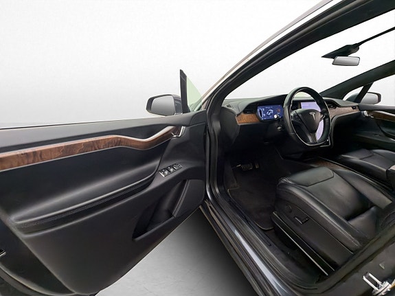 Tesla Model X 11 of 30