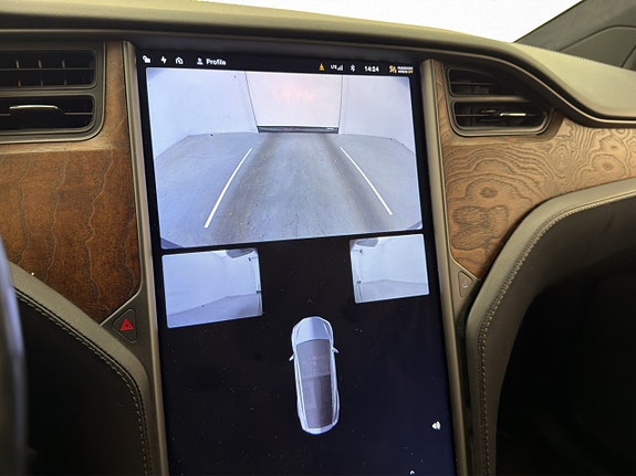 Tesla Model X 21 of 30