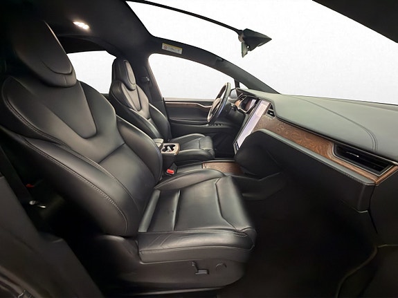 Tesla Model X 28 of 30