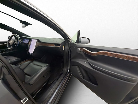 Tesla Model X 29 of 30