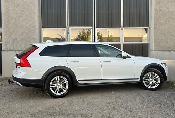 Volvo V90 Cross Country 4 of 19