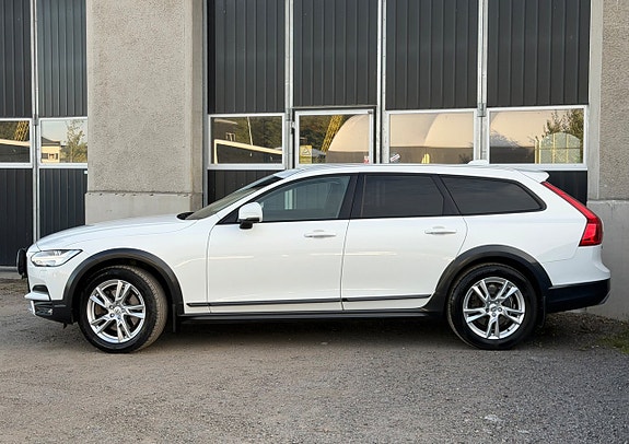 Volvo V90 Cross Country 2 of 19