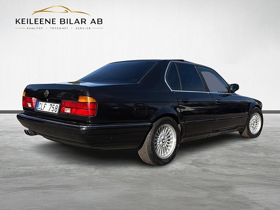 BMW 740i 8 of 22