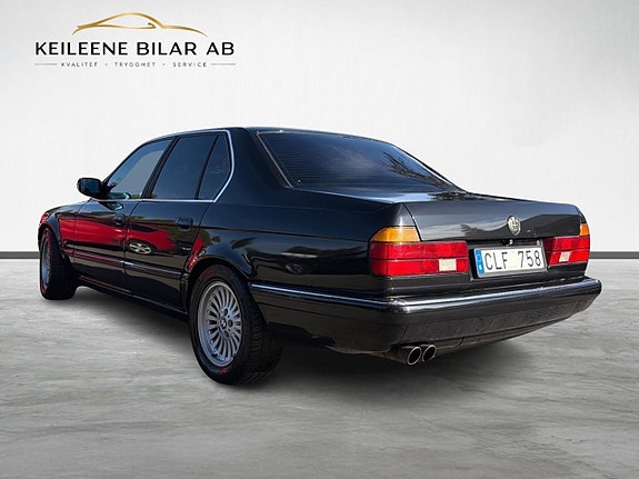 BMW 740i 9 of 22