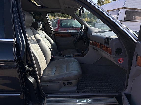BMW 740i 15 of 22