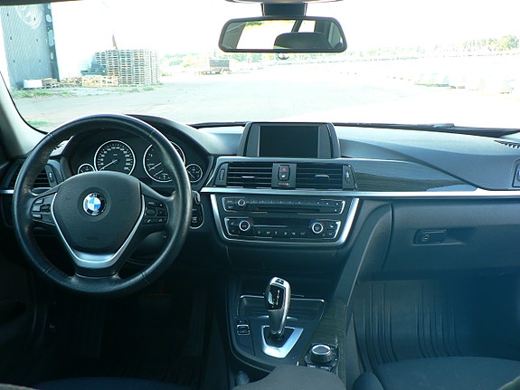 BMW 318d 9 of 12