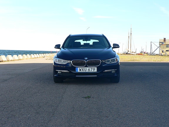 BMW 318d 2 of 12