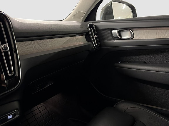 Volvo XC40 15 of 20