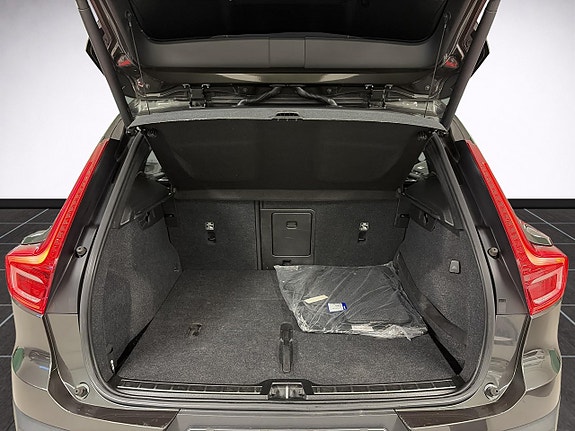 Volvo XC40 10 of 20
