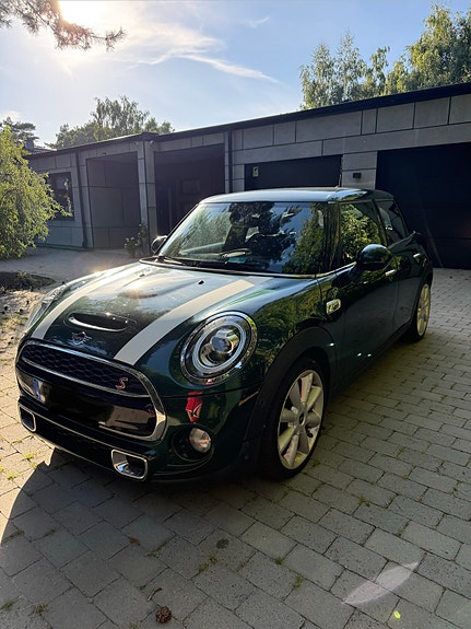 MINI Cooper S 4 of 6