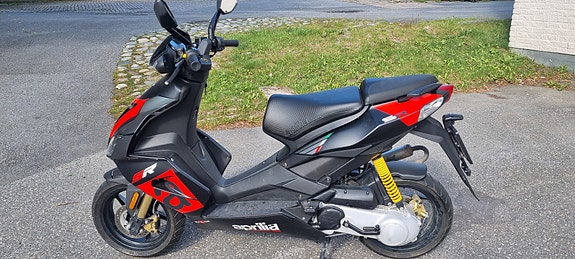 Aprilia SR50 2 of 5