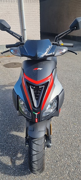 Aprilia SR50 3 of 5