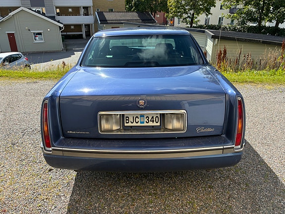 Cadillac Deville 2 of 4