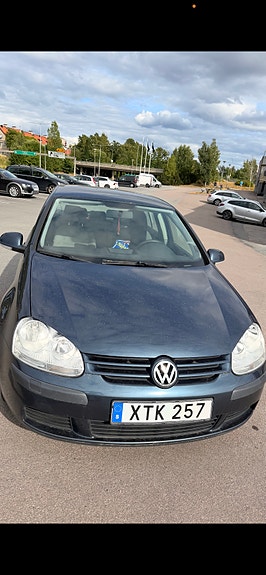 Volkswagen Golf V 2 of 5