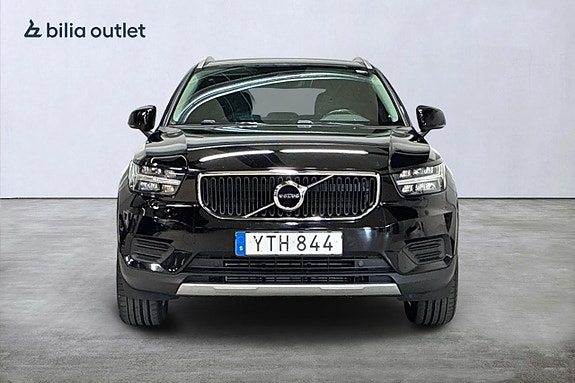 Volvo XC40 3 of 26