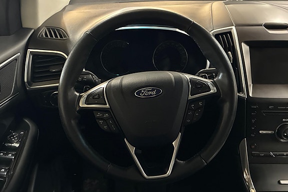 Ford Edge 16 of 29