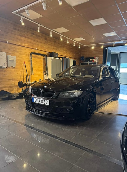 BMW 335i 2 of 6