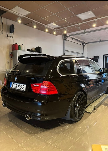 BMW 335i 4 of 6