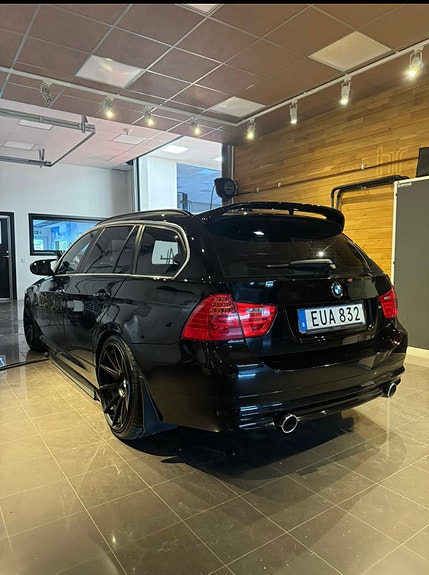 BMW 335i 3 of 6