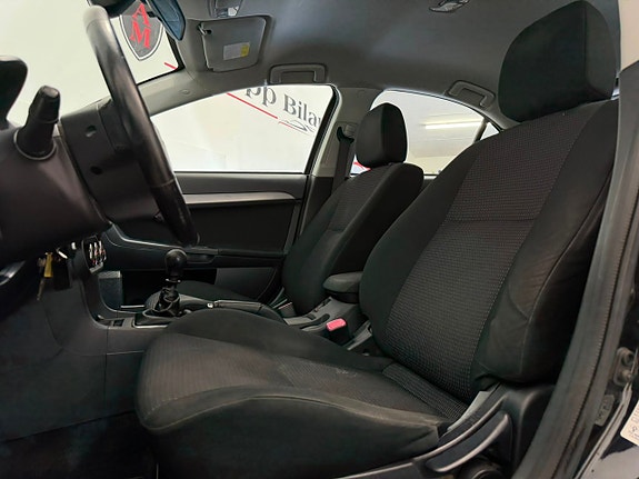 Mitsubishi Lancer 15 of 17