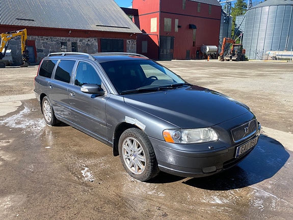 Volvo V70 3 of 10