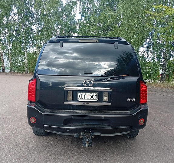 Infiniti QX56 3 of 17