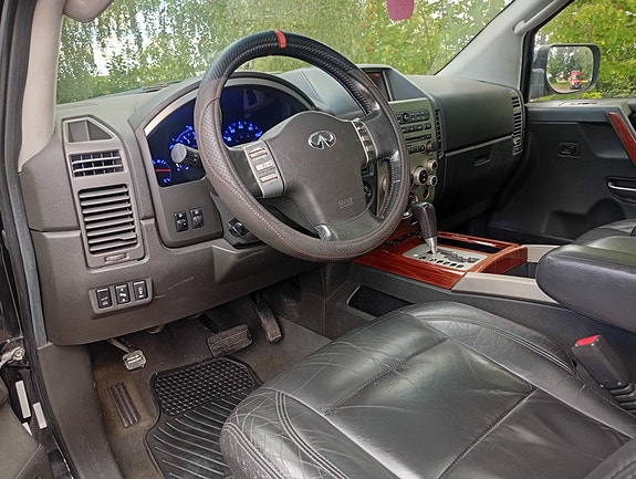 Infiniti QX56 10 of 17