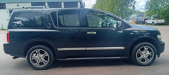 Infiniti QX56 5 of 17