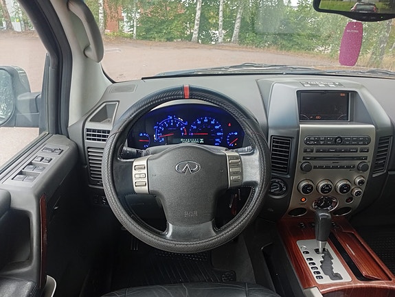 Infiniti QX56 14 of 17