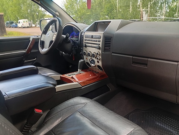 Infiniti QX56 17 of 17