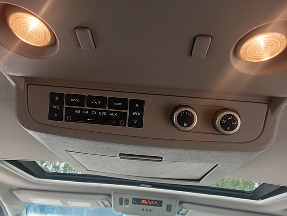Infiniti QX56 15 of 17