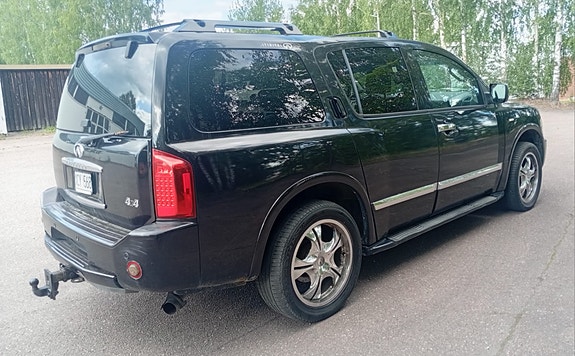 Infiniti QX56 4 of 17