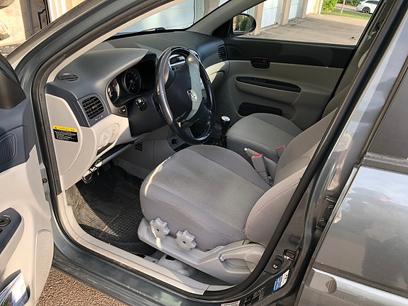 Hyundai Accent 5 of 6