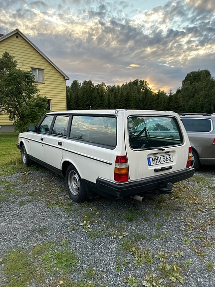 Volvo 240 2 of 3