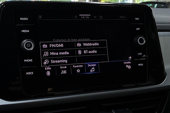 Volkswagen T-Roc 22 of 27