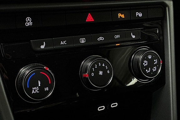 Volkswagen T-Roc 27 of 27