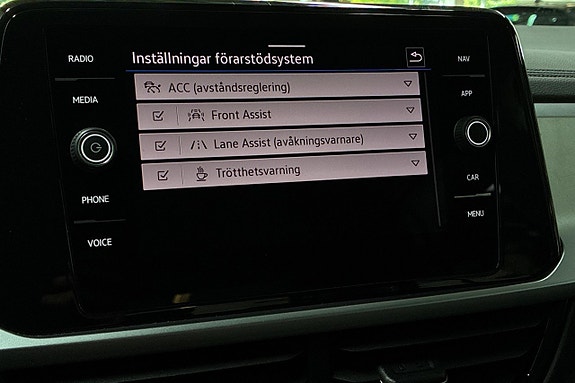 Volkswagen T-Roc 24 of 27