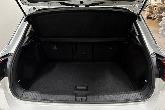 Volkswagen T-Roc 10 of 27