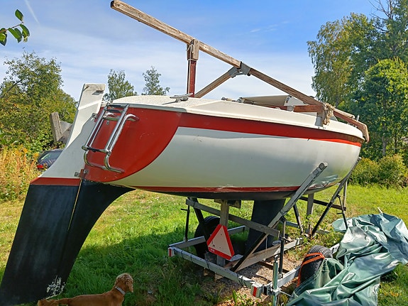 Helmsman 20 2 of 6