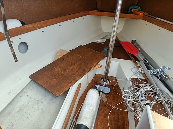 Helmsman 20 5 of 6