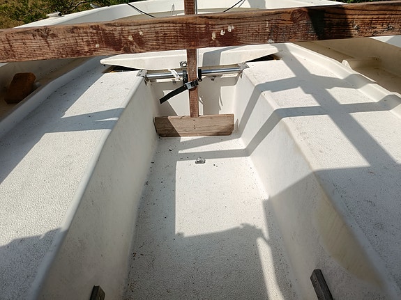 Helmsman 20 4 of 6