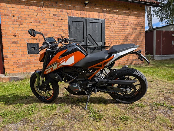 KTM 125 Duke 2 of 7