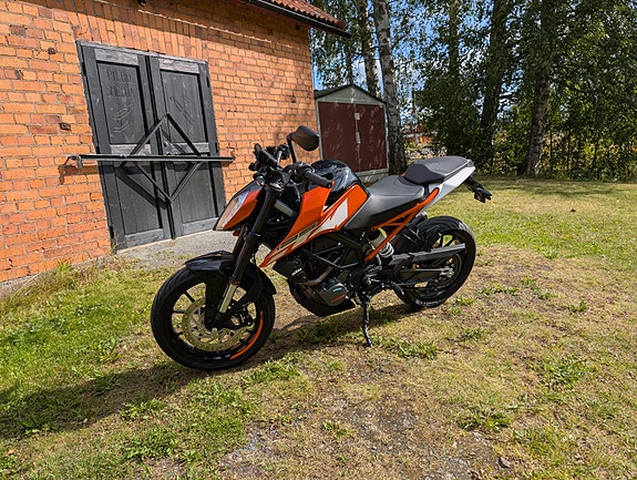 KTM 125 Duke 3 of 7