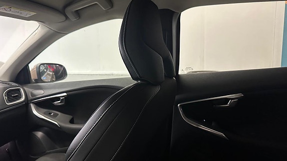 Volvo V40 15 of 30