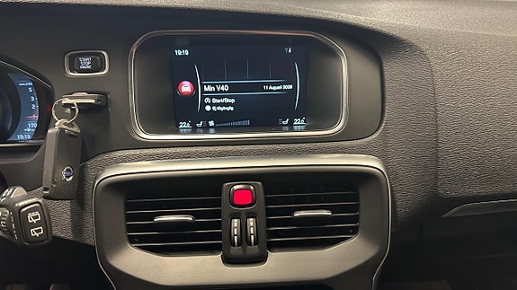 Volvo V40 24 of 30